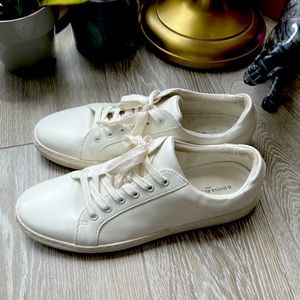Banana Republic Men’s White Sneakers
